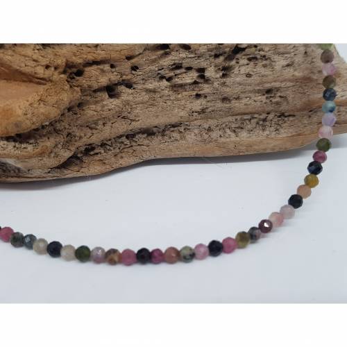  Außergewöhnliche Kette aus mehrfarbigen Turmalin