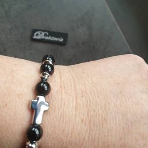 DRAHTORIA Armband mit Obsidian Perlen schwarz mit  Edelstahl Kreuz und Edelstahl Elementen Bild 4