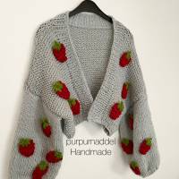 Cardigan , Strawberry ,Crochet Flower, Grau , Strickmantel Oversize, Grobstrickjacke , Onesize, Erdbeere, Home!Damen! Bild 2