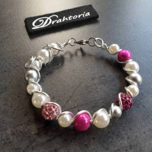 DRAHTORIA tolles  Armband mit weißen Perlen und Akzenten in Pink auf Aludraht Armspange Armreif Barclette Bild 1