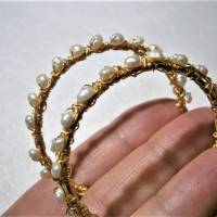Perlenohrringe Creolen 55 Millimeter groß handgemacht weiße Perlen barock Brautschmuck boho Bild 6