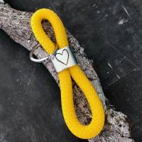 Schlüsselanhänger aus Segelseil mit Herz in unterschiedlichen Farben und silberfarbenem Schlüsselring Bild 5