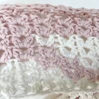 Sommer Loopschal - gehäkelter Rundschal aus Wolle - in weiß und rosa - locker und luftig - Schal für Damen oder Kinder Bild 7