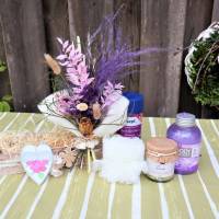 Wellness Set mit Trockenblumengesteck und Delikatesse, Geschenk Set, lila Bild 2