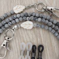 Wunderschöne Perlenkette für die Lesebrille aus Jaspis Naturstein Perlen in grau weiß silber Handgemachte Brillenkette Bild 2