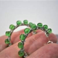 Funkelnde Ohrringe grün 35 Millimeter große Creolen handgemacht hippy look boho Klappcreolen Geschenk Bild 3