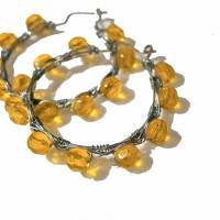 Ohrringe gelb handgemachte gelbe 35 Millimeter große Creolen mit Glasperlen in wirework silberfarben Bild 1