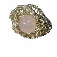 Ring mit Rosenquarz rosa silberfarben handgemacht als wirework mit Innendurchmesser 18 Millimeter Größe S bis M Bild 1