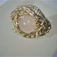 Ring mit Rosenquarz rosa silberfarben handgemacht als wirework mit Innendurchmesser 18 Millimeter Größe S bis M Bild 5