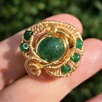 Ring grün handgefertigt verstellbar mit Achat dunkelgrün in wirework goldfarben Bild 3