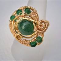 Ring grün handgefertigt verstellbar mit Achat dunkelgrün in wirework goldfarben Bild 4