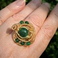 Ring grün handgefertigt verstellbar mit Achat dunkelgrün in wirework goldfarben Bild 6