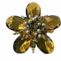 Brosche khaki camel handgemacht mit schimmernden Perlen schilf hellgrün als große funkelnde olivgrüne Blüte Muttertag Bild 3