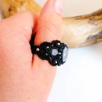 Makramee Ring mit weißem Labradorit und Edelstahl-Perlen, Muttertags-Geschenk Bild 7