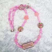 Halskette "Rosalie ", Mädchenkette, Kinderhalskette, rosa Acryl- und Glasperlen Bild 5