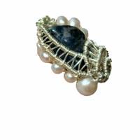 Ring blau Sodalith mit Perlen weiß handgemacht verstellbar in wirework silberfarben handgewebt als Geschenk Bild 1