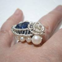 Ring blau Sodalith mit Perlen weiß handgemacht verstellbar in wirework silberfarben handgewebt als Geschenk Bild 6