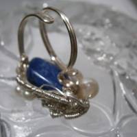 Ring blau Sodalith mit Perlen weiß handgemacht verstellbar in wirework silberfarben handgewebt als Geschenk Bild 9