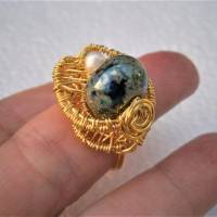 Ring blau grün mit Künstlerperle aus Glas handmade Lampenwickelperle in wirework goldfarben Innendurchmesser 19 mm Größe Bild 4