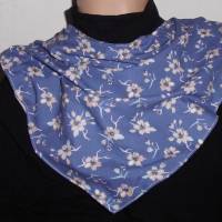 Halstuch Sabbertuch Speichelfänger Latz für Erwachsene mit blauem Kirschblütenmuster Bild 1