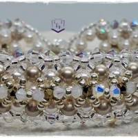 Armband in weiß und champagner mit Austrian Crystal Elementen und Miyuki Perlen in Handarbeit gefertigt. Einzelstück Bild 3