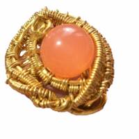 Ring orange handgemacht mit apricot Quarz in wirework goldfarben Größe 18 bis 19, Innendurchmesser 18,8 Millimeter Bild 1