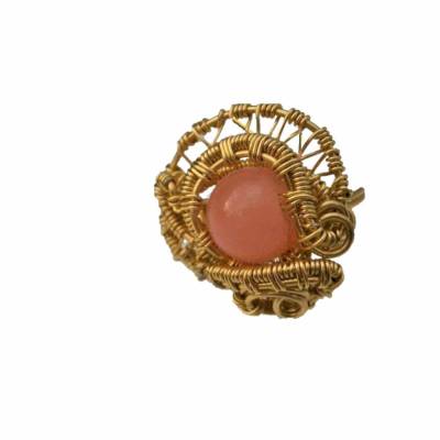Ring pastell orange rosa handgemacht Größe 18 mit Innendurchmesser 18,2 Millimeter Unikat wirework goldfarben mit Quarz