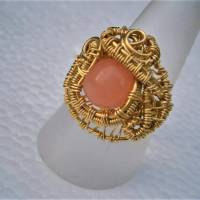 Ring pastell orange rosa handgemacht Größe 18 mit Innendurchmesser 18,2 Millimeter Unikat wirework goldfarben mit Quarz Bild 6