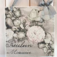 Holzbild, weiß/rosefarbene Rosen vor grauem Hintergrund Bild 1