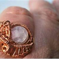 Ring handgemacht pastell weiß Quarz frost Größe 18 Innendurchmesser 17,8 Millimeter in wirework kupfer Bild 7