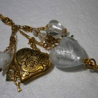 Lange Kette mit Herz Trio und Schlüssel weiß handgemacht als Boho Bettelkette goldfarben Valentinstagsgeschenk Bild 5