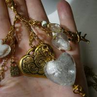 Lange Kette mit Herz Trio und Schlüssel weiß handgemacht als Boho Bettelkette goldfarben Valentinstagsgeschenk Bild 6