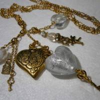 Lange Kette mit Herz Trio und Schlüssel weiß handgemacht als Boho Bettelkette goldfarben Valentinstagsgeschenk Bild 7