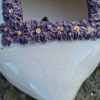 Gartendeko Keramik Pflanzkissen mit Blüten Handarbeit lila/weiß 22 cm Bild 2