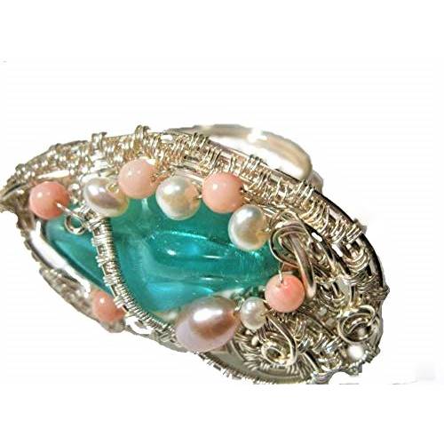 Ring pastell grün mint handgemacht mit Koralle rosa an Perlen um Lampworkglasperle in wirework verstellbar als Geschenk Bild 1