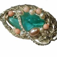 Ring pastell grün mint handgemacht mit Koralle rosa an Perlen um Lampworkglasperle in wirework verstellbar als Geschenk Bild 2