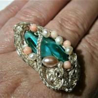 Ring pastell grün mint handgemacht mit Koralle rosa an Perlen um Lampworkglasperle in wirework verstellbar als Geschenk Bild 7
