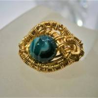 Ring mit petrol Achat blau facettiert in wirework goldfarben kleine Größe S 54 handgewebt Bild 4