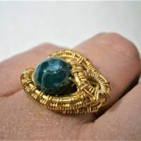 Ring mit petrol Achat blau facettiert in wirework goldfarben kleine Größe S 54 handgewebt Bild 8