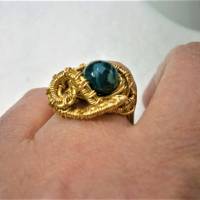 Ring mit petrol Achat blau facettiert in wirework goldfarben kleine Größe S 54 handgewebt Bild 9