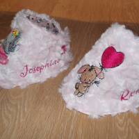 Besticktes Baby-Halstuch Kinder-Halstuch Hase mit Ballon Namen Dreieckstuch Schal aus kuschelweichem Plüsch bügelfrei Bild 3