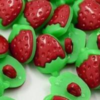 Kunststoff - Knopf Erdbeere ca. 15 mm mit Öse Bild 2