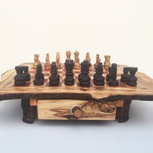Schachspiel rustikal, Schachtisch Gr. XL inkl. Schachfiguren, handgefertigt aus Olivenholz, Geschenk. Bild 4