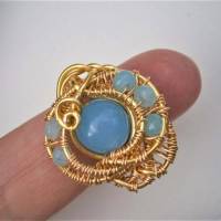 Ring blau handgefertigt verstellbar mit Achat in hellblau very peri im wirework handgewebt goldfarben Bild 6