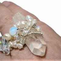 Ring pastell Kristallspitze handgemacht Einzelstück Perlen weiß wirework silberfarben crazy Bild 3