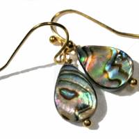 Ohrringe Seeopal kleine Tropfen Abalone 9 x 12 Millimeter als Opal der Meere handgemacht in goldfarben Bild 1
