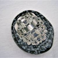 Ring mit Drachen und Perle auf 35 x 45 Millimeter großem Stein Obsidian schwarz grau handgemacht verstellbar Bild 7