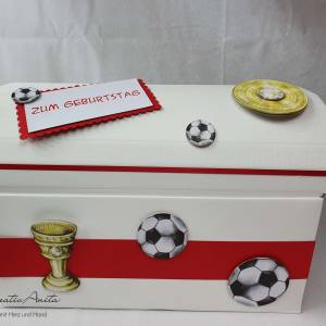 Erinnerungsbox Schatztruhe Truhe FUßBALL - Pokal - Meisterschale zum Kindergeburtstag, Schulanfang - Geschenkbox -person Bild 1