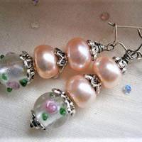 Perlen Ohrringe rosa pastell mit Süßwasserzuchtperlen rosa an Lampworkperlen mit Rosen handmade Unikat als Brautschmuck Bild 3