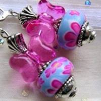 Ohrringe rosa Schleife funkelnd an türkisblau handgemacht Modeschmuck zum hippy look im boho chic als Geschenk Bild 1